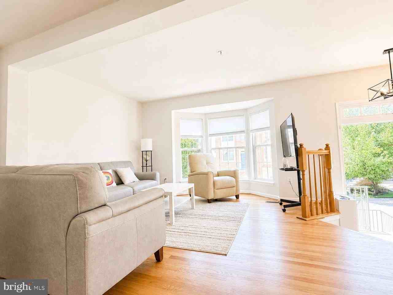 10417 Heathside Way - Photo 4 of 29