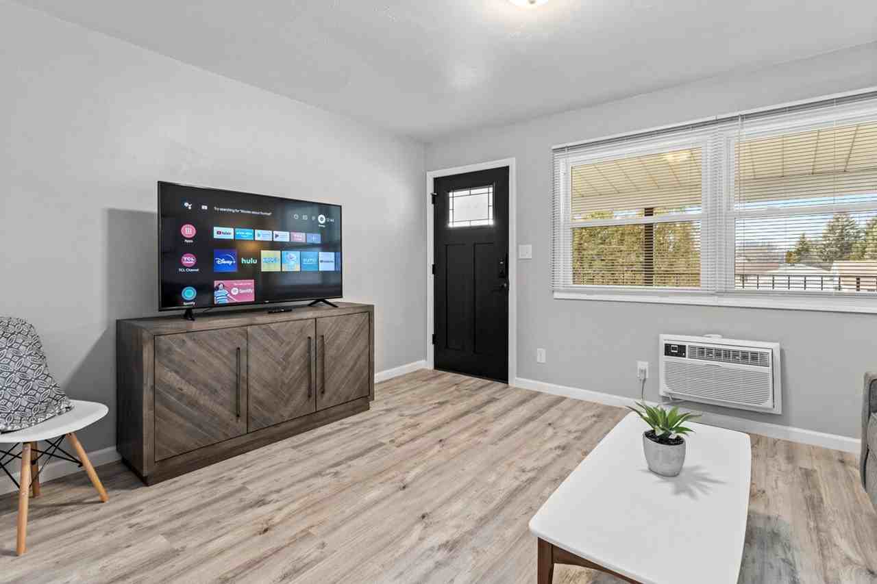 826 W Browning St #1296527P - Photo 4 of 15