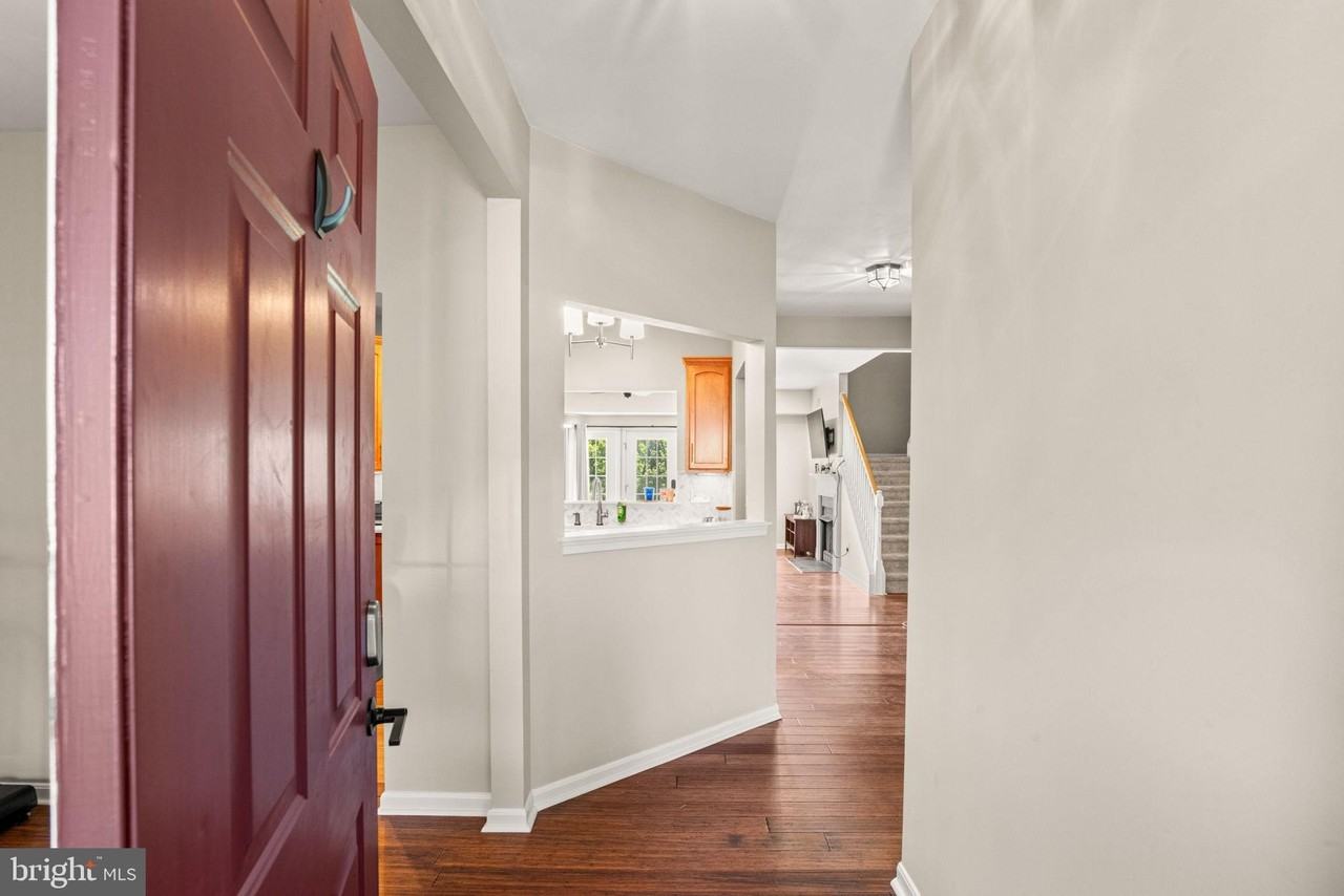 2080 Deer Run Dr - Photo 4 of 33