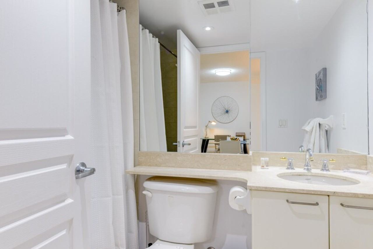 215 Queen St W #1034890P - Photo 5 of 13