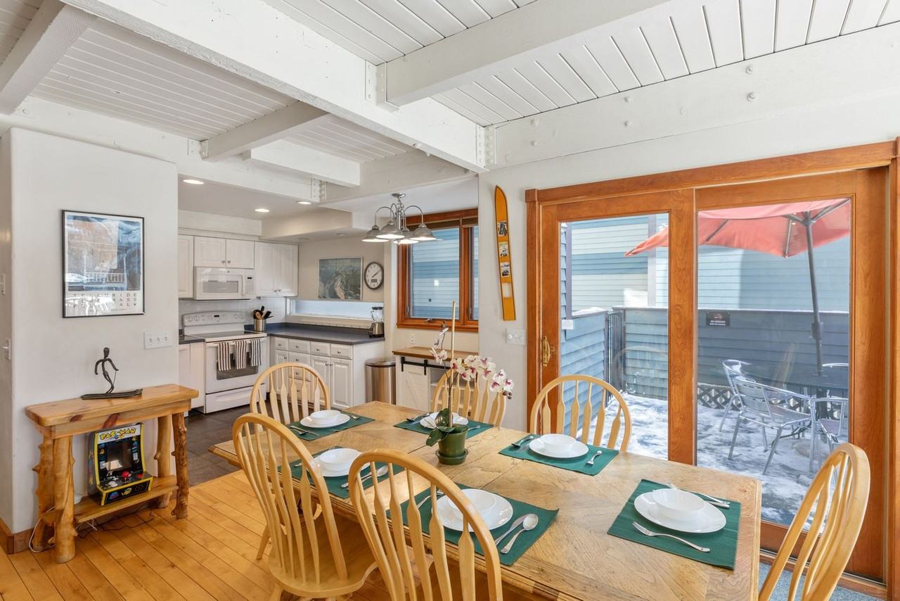 747 West Pacific Avenue - Photo 4 of 25
