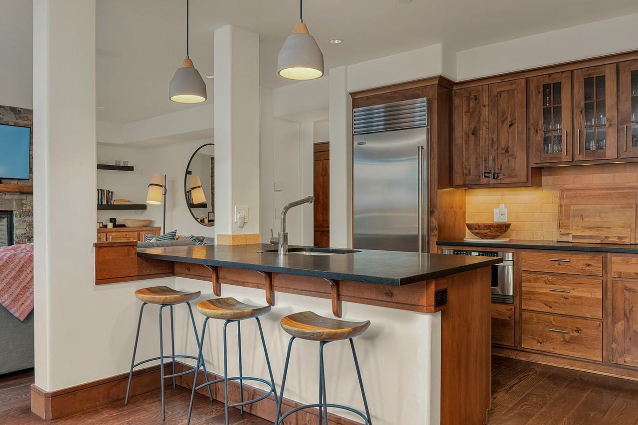 230 S Pine St #1324991P - Photo 7 of 30