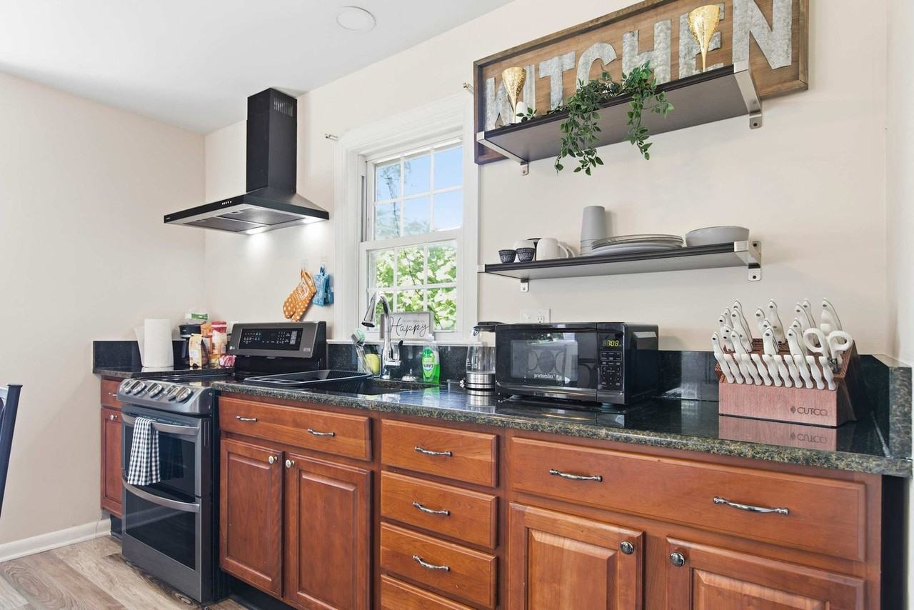 14380 Calvert St #1363918P - Photo 6 of 13