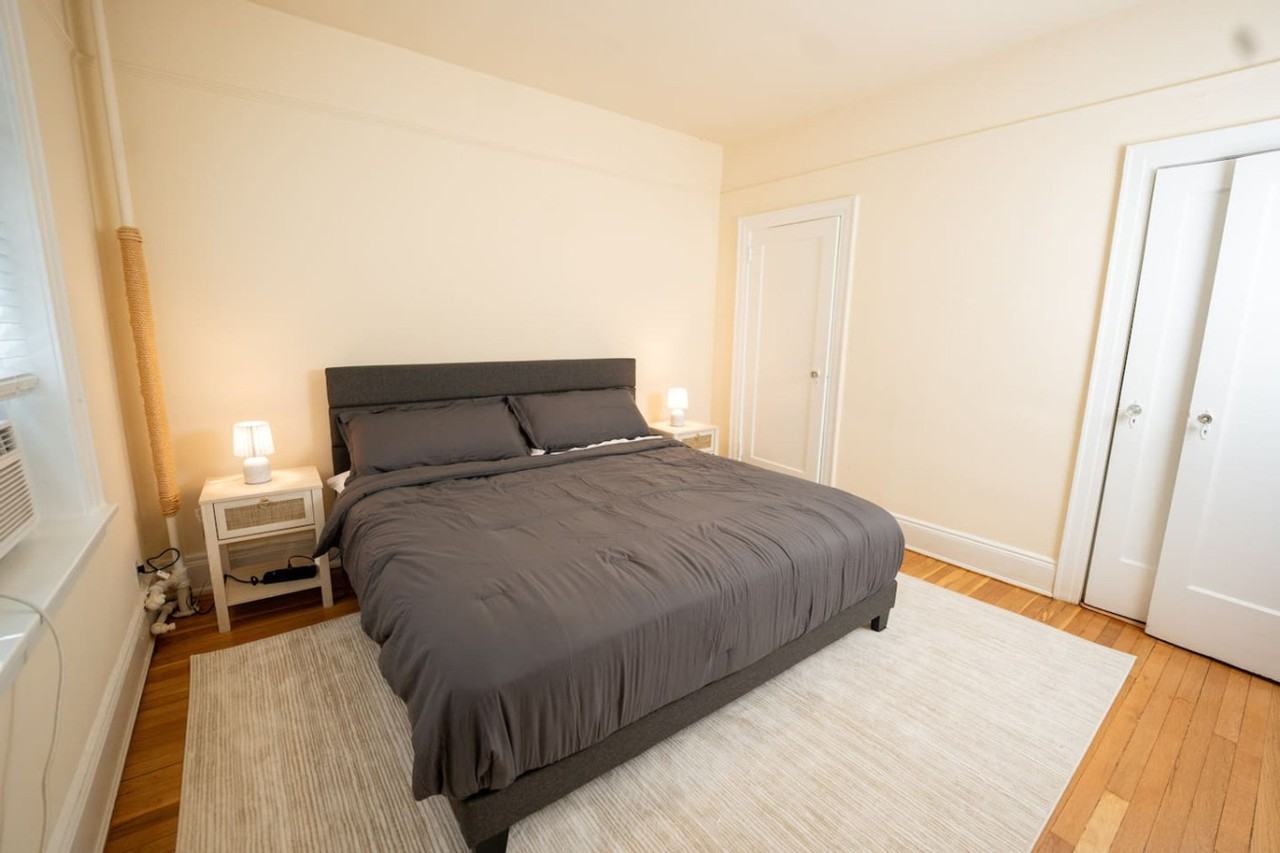 730 Hudson Street - Photo 2 of 28