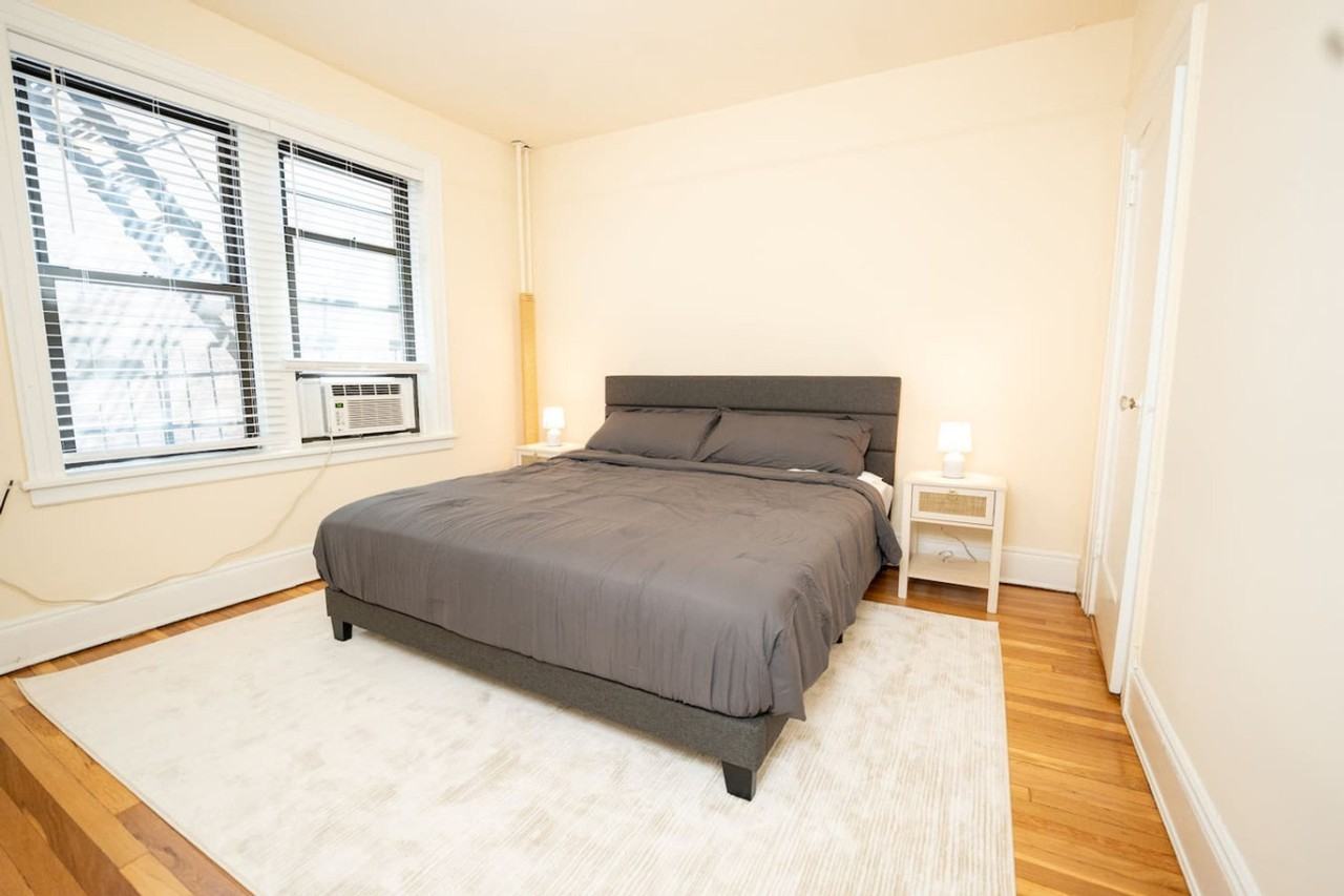 730 Hudson Street - Photo 3 of 28