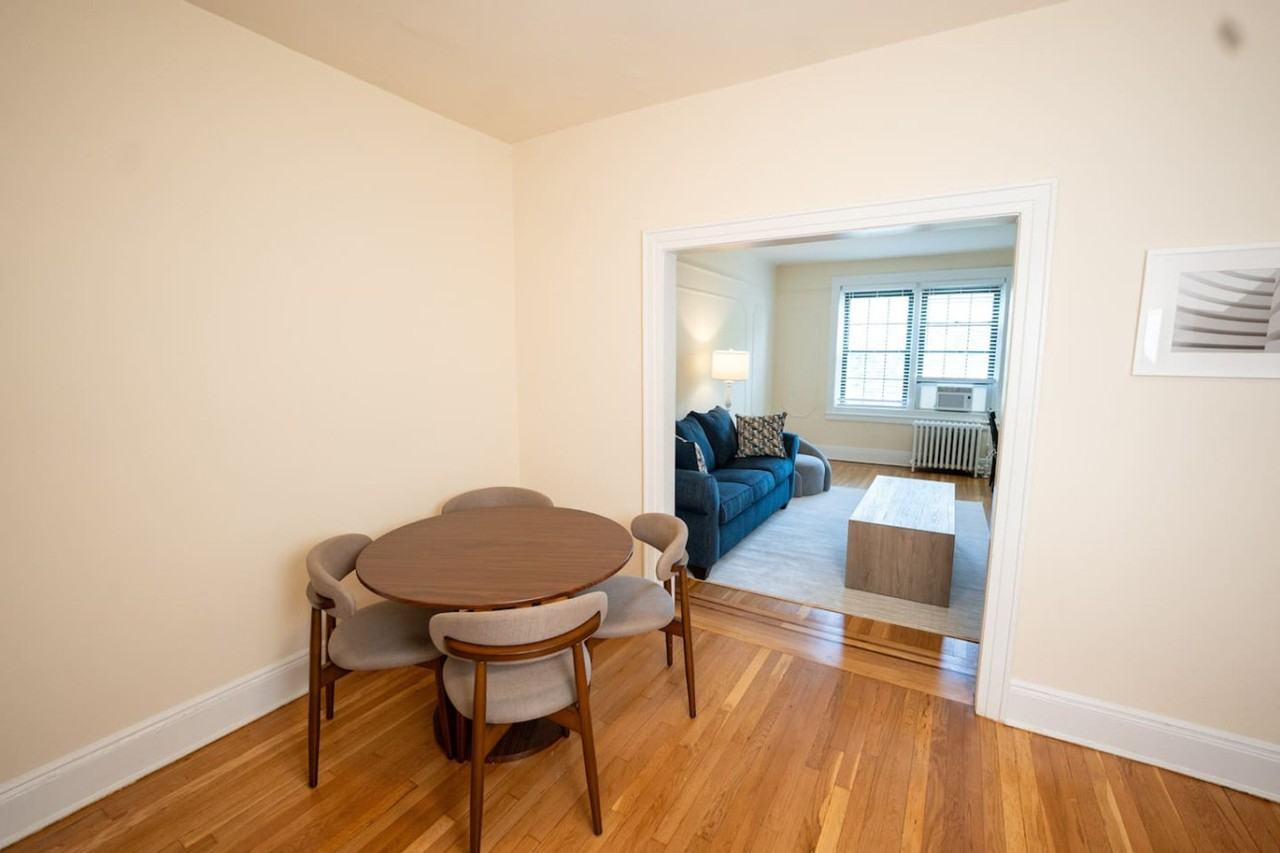 730 Hudson Street - Photo 4 of 28