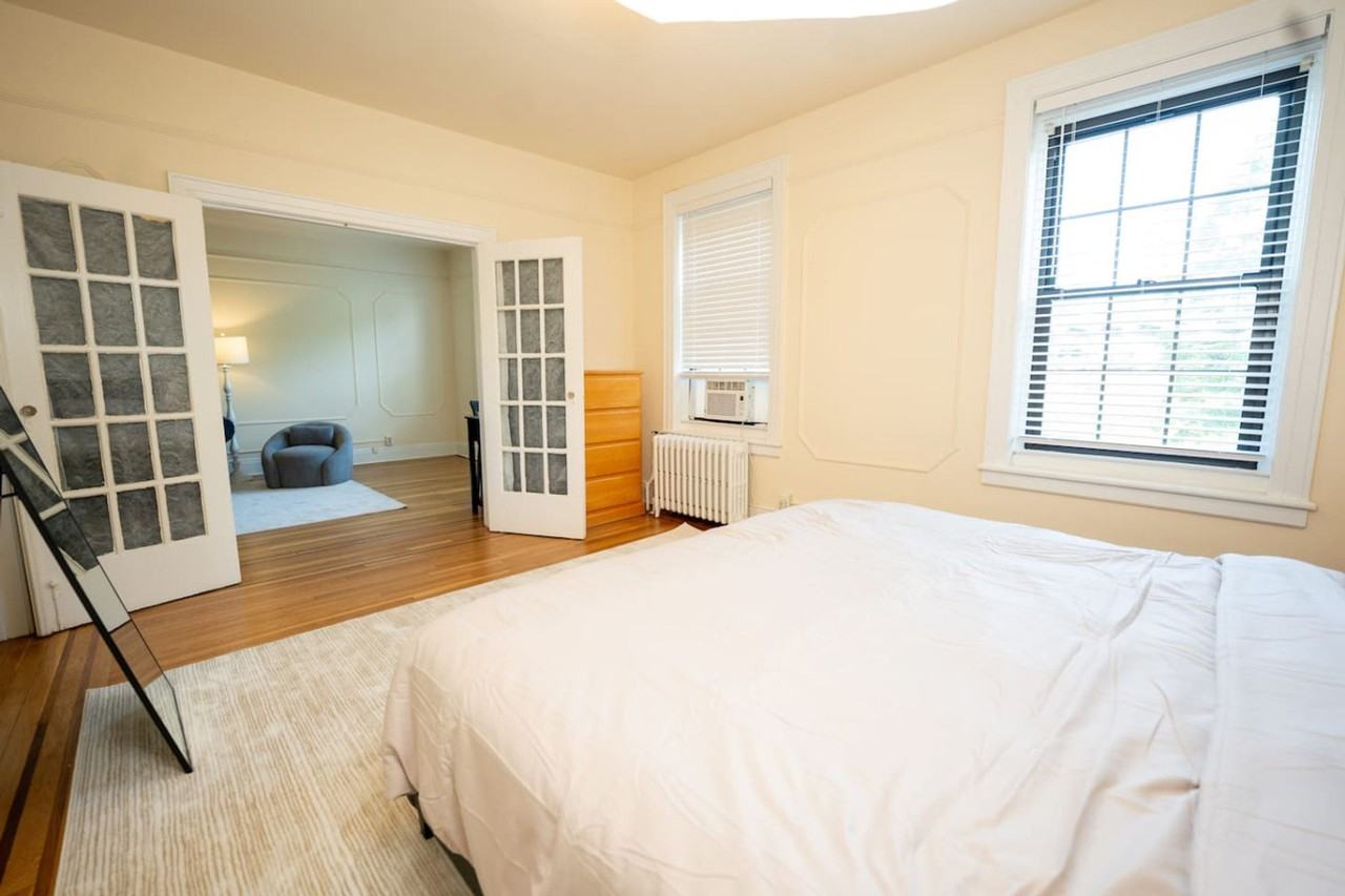 730 Hudson Street - Photo 5 of 28