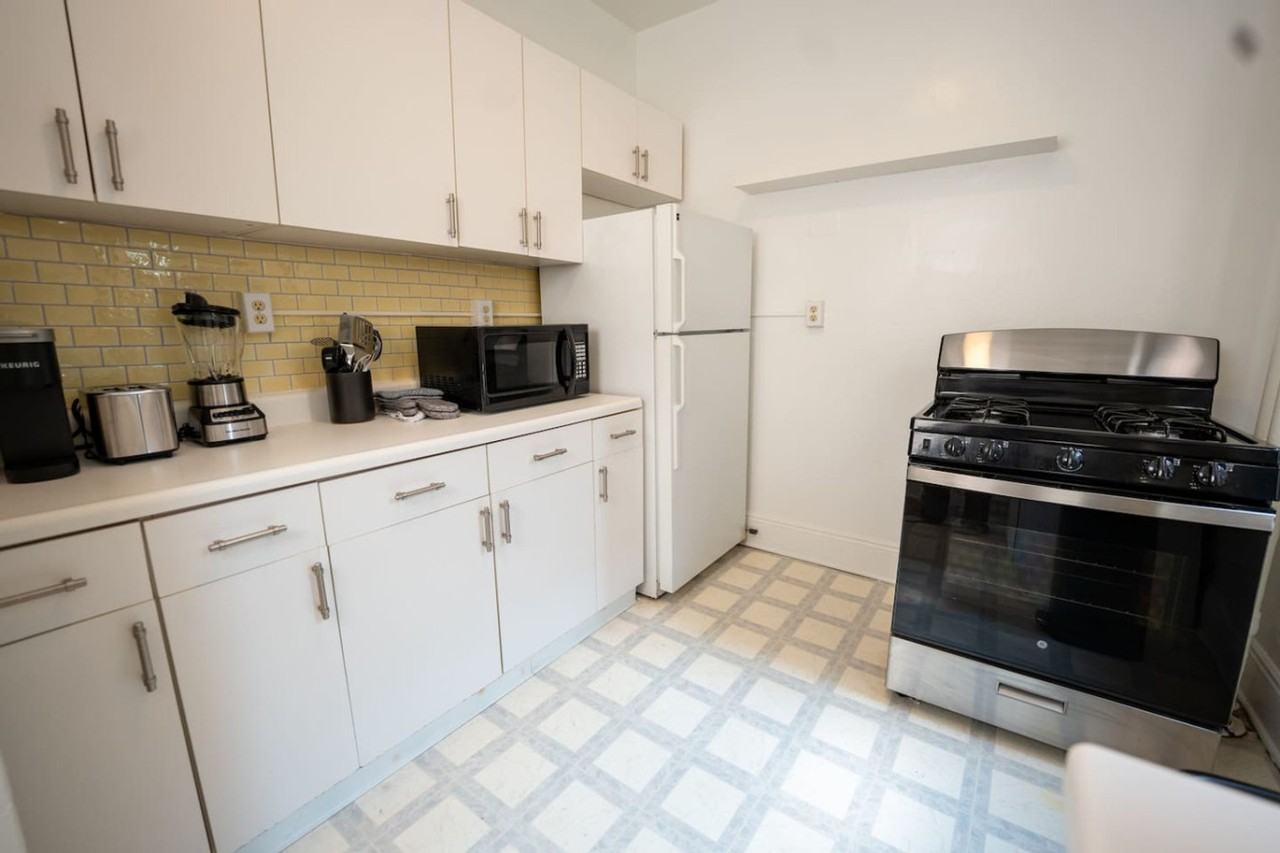 730 Hudson Street - Photo 7 of 28