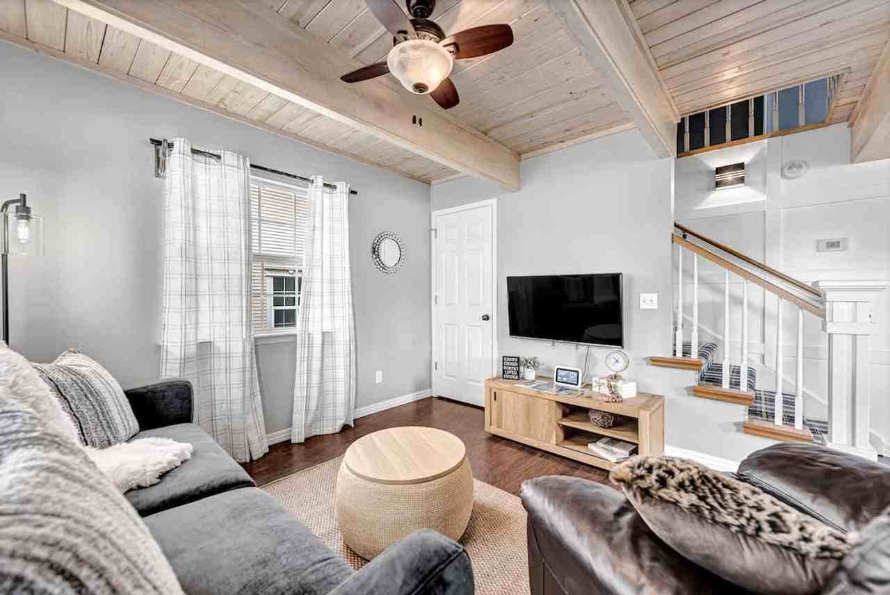 111 W Tahlequah St #1520930P - Photo 2 of 22
