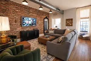 featured image of 124 W 9th St