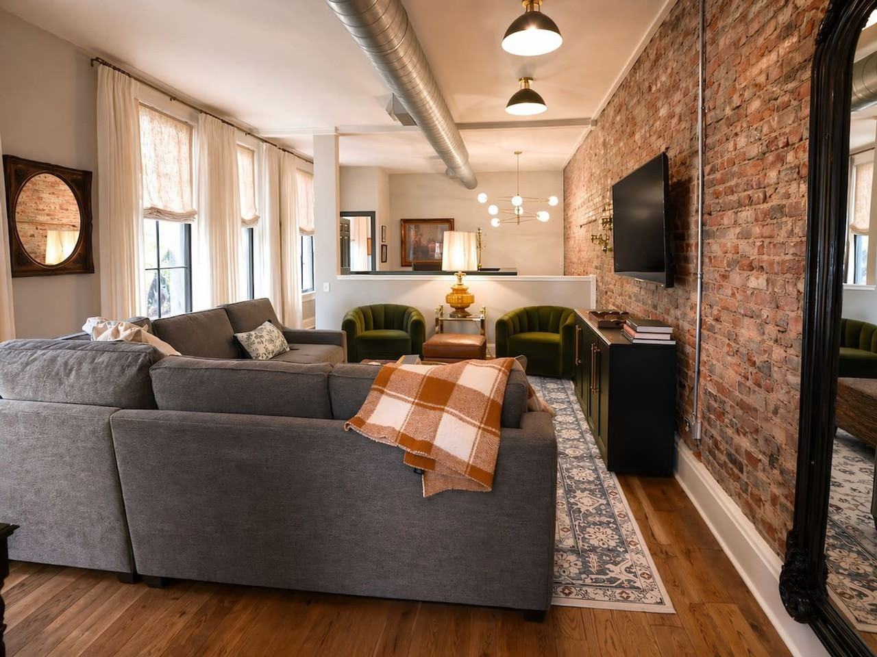 124 W 9th St #1523602P - Photo 2 of 18