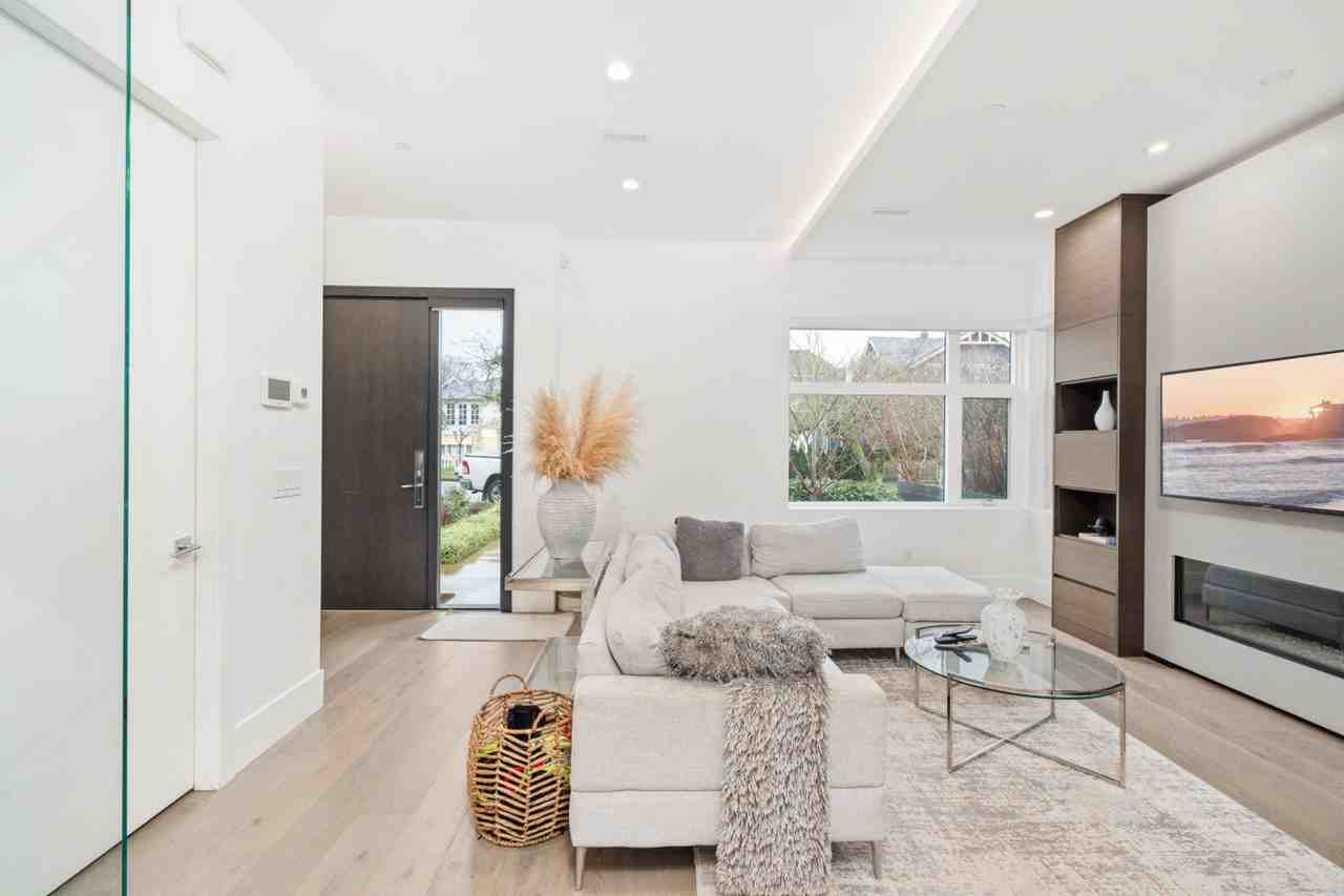 641 West 21st Ave #1524695P - Photo 4 of 48