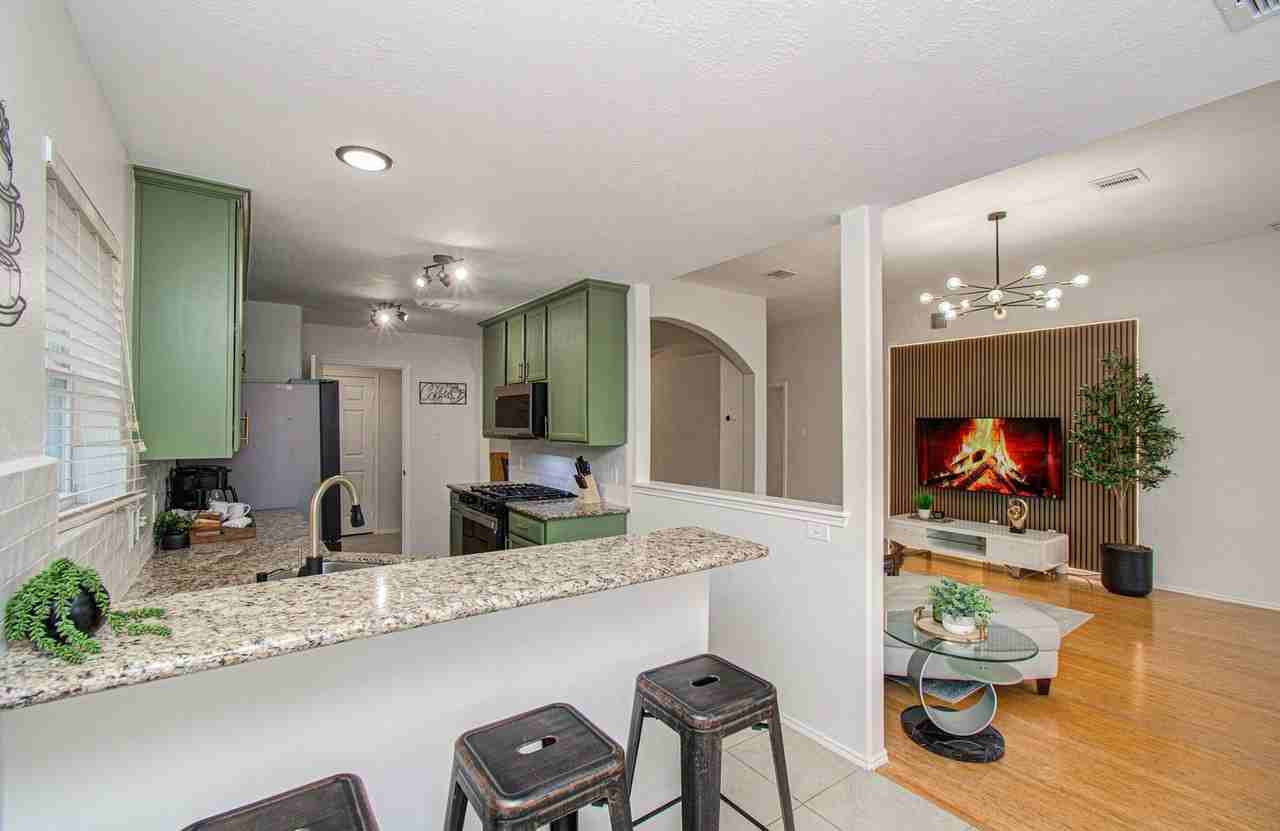 7207 Crescent Mills Dr #1531961P - Photo 5 of 33