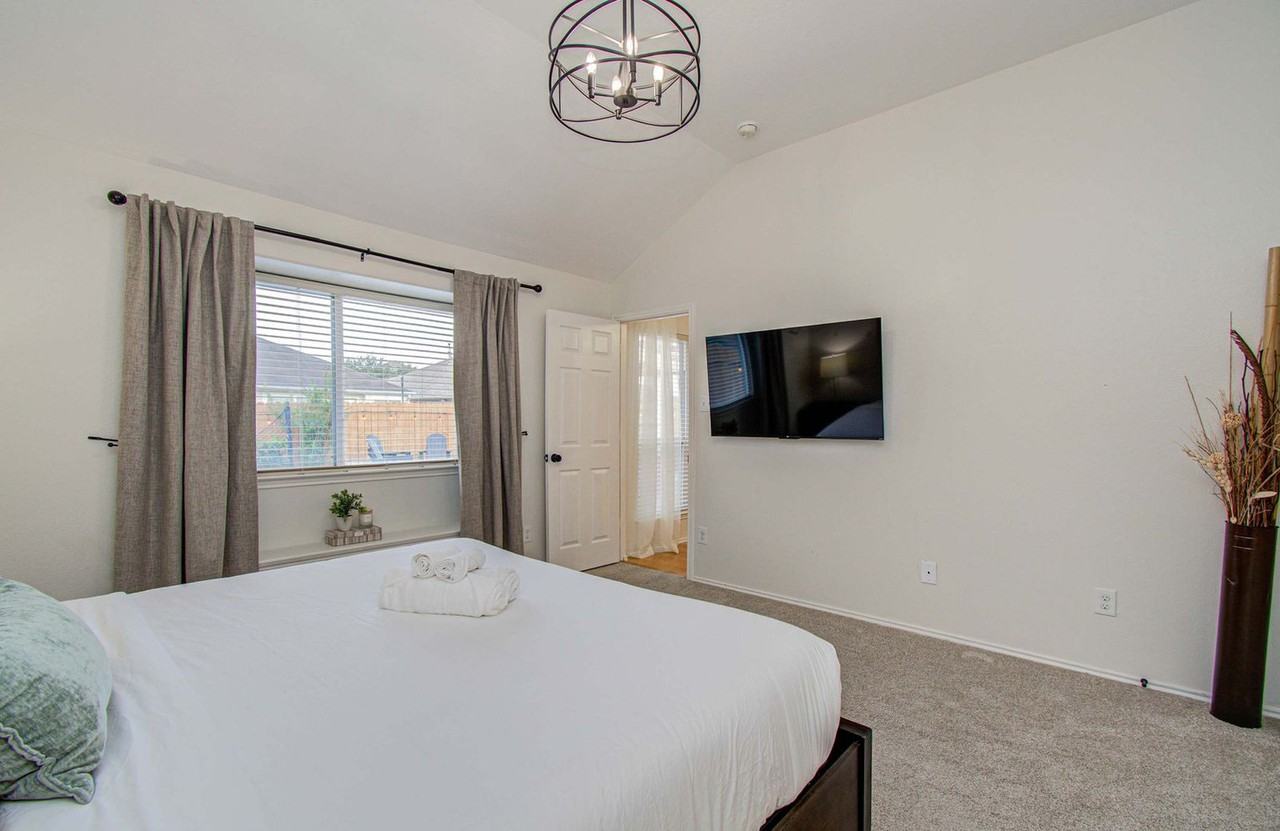 7207 Crescent Mills Dr #1531961P - Photo 6 of 33