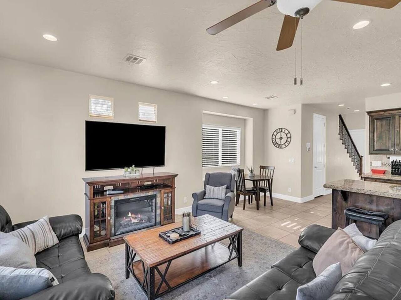 4221 E Torrey Pines Dr #1531963P - Photo 2 of 24