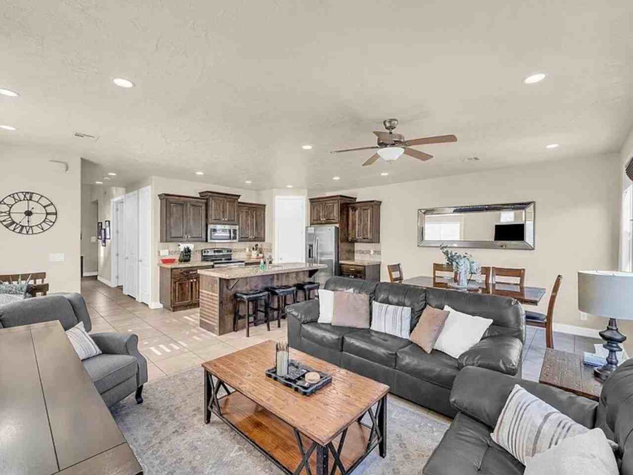 4221 E Torrey Pines Dr #1531963P - Photo 3 of 24