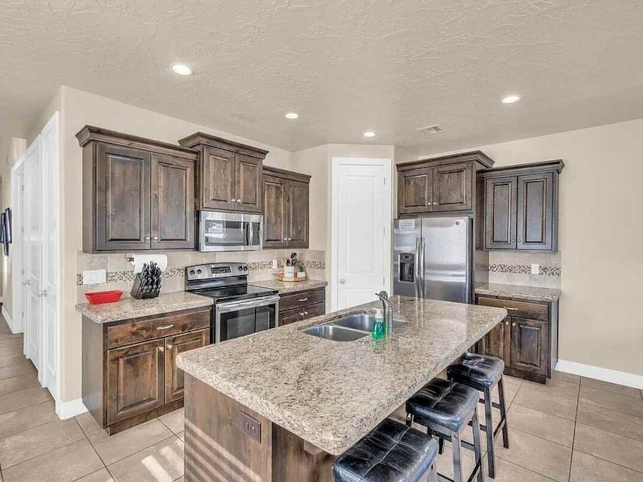 4221 E Torrey Pines Dr #1531963P - Photo 5 of 24