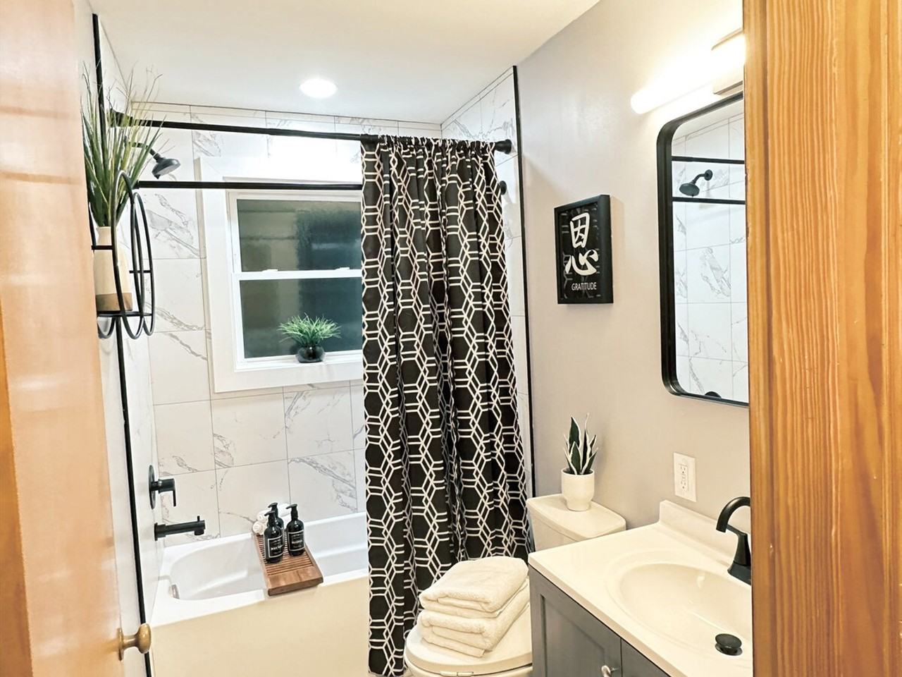 7172 Jamieson Ave #1514421P - Photo 7 of 9