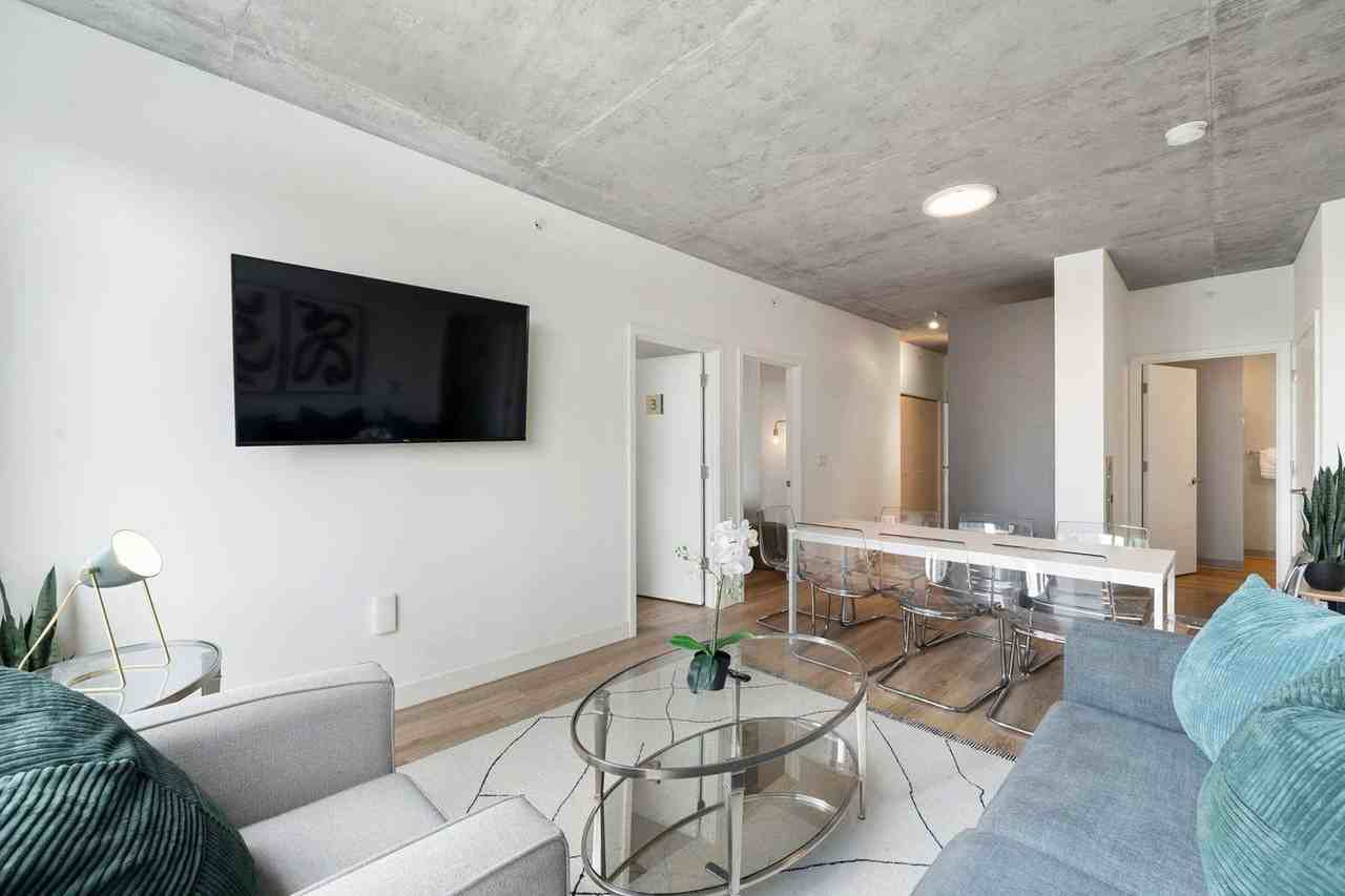 853 W Blackhawk St #1466139P - Photo 6 of 47