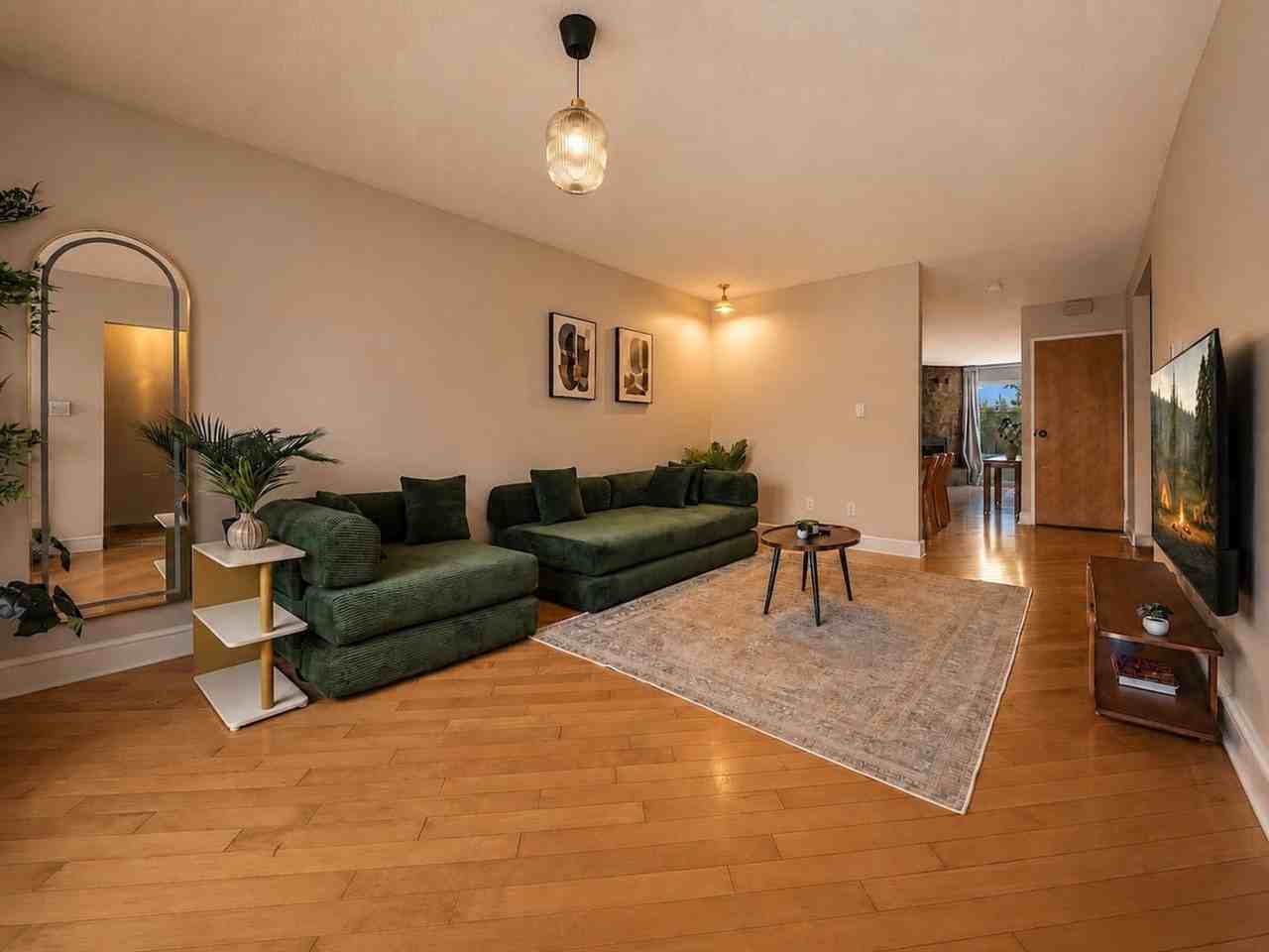 813 68 Ave Sw #1539511P - Photo 2 of 50