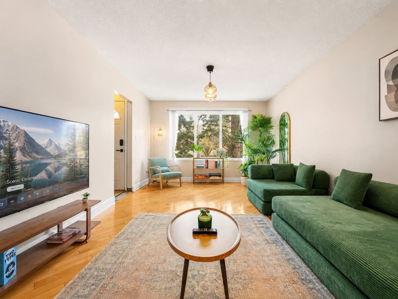 813 68 Ave Sw #1539511P - Photo 3 of 50