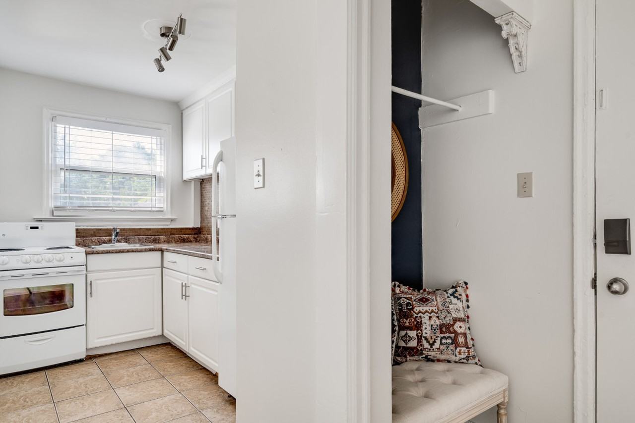 277 Park Street - Photo 7 of 17