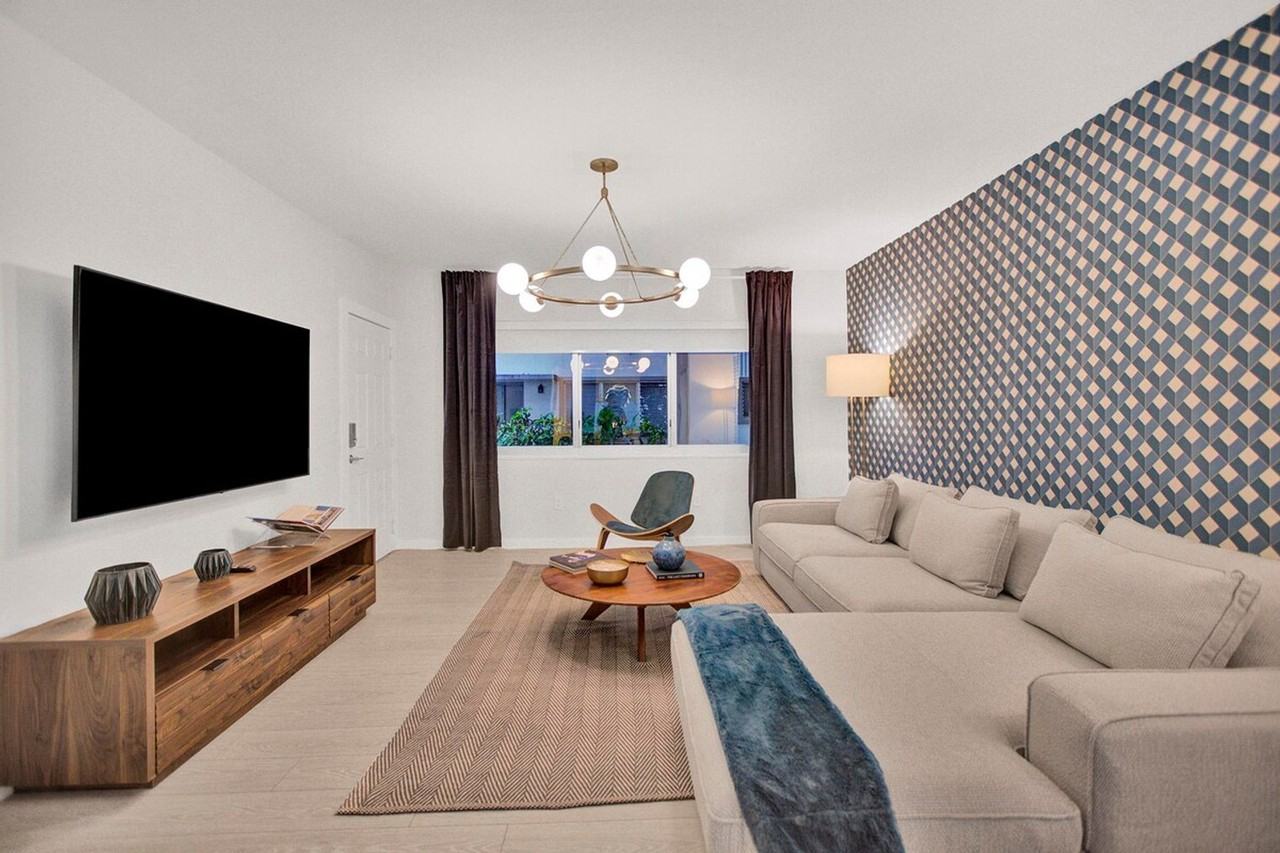 1340 Lincoln Road - Photo 2 of 44