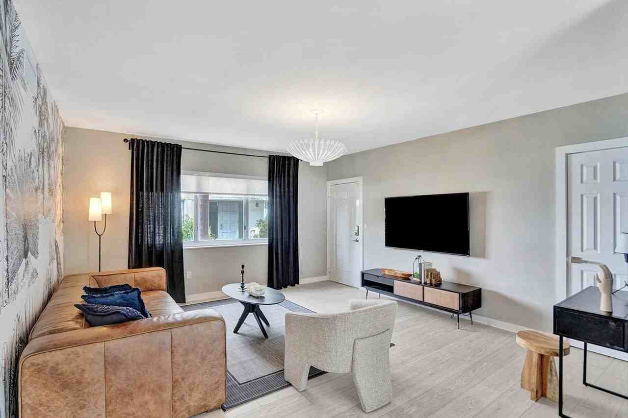 1340 Lincoln Road - Photo 5 of 44