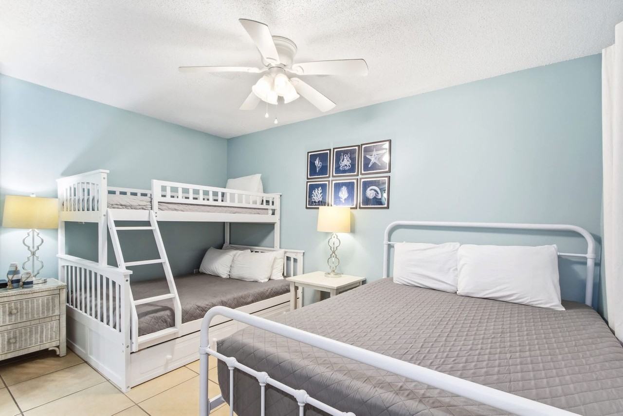 957 W Beach Blvd #1541213P - Photo 7 of 9