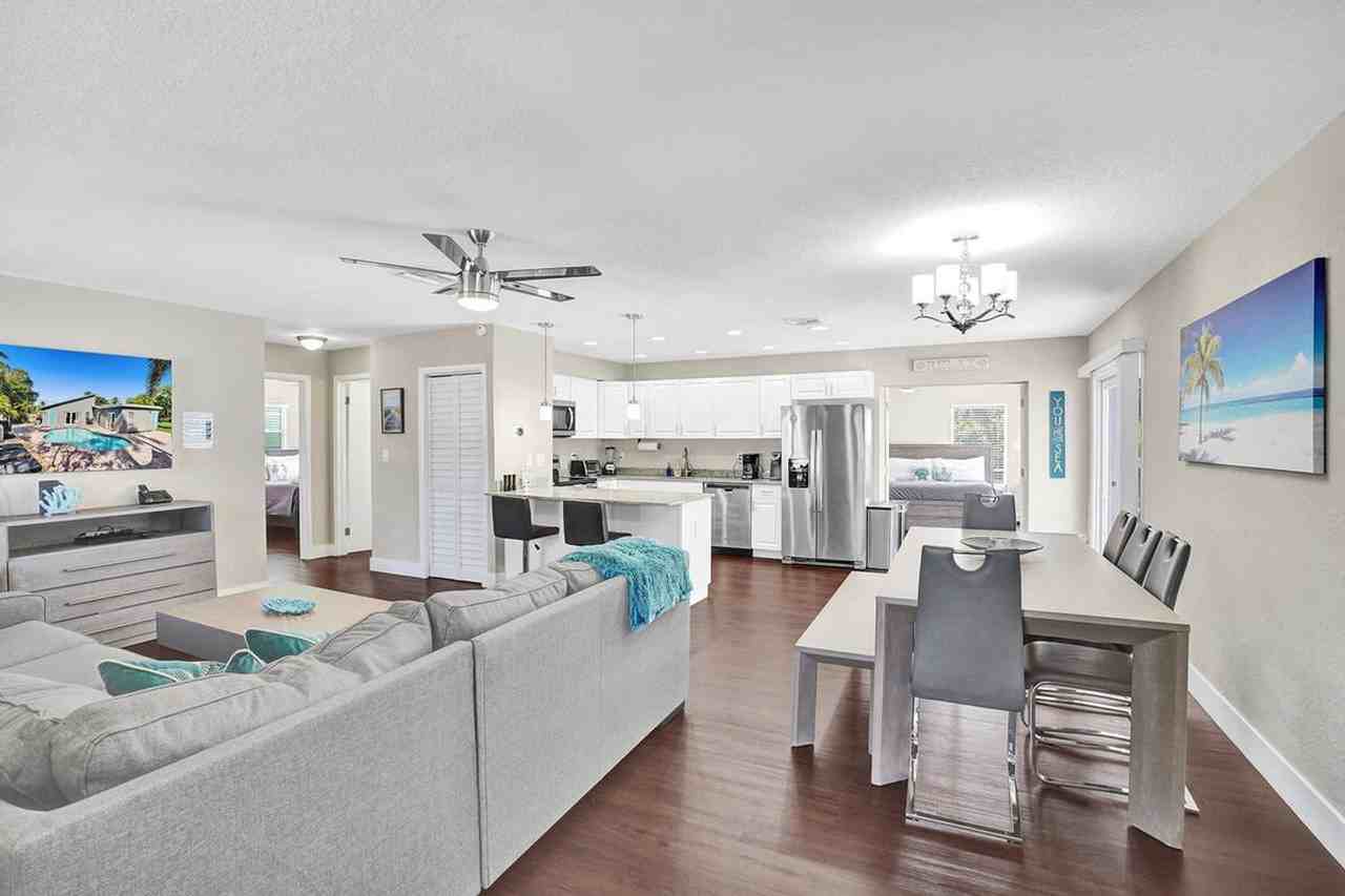 433 Ne 24th Ave #1541798P - Photo 5 of 36