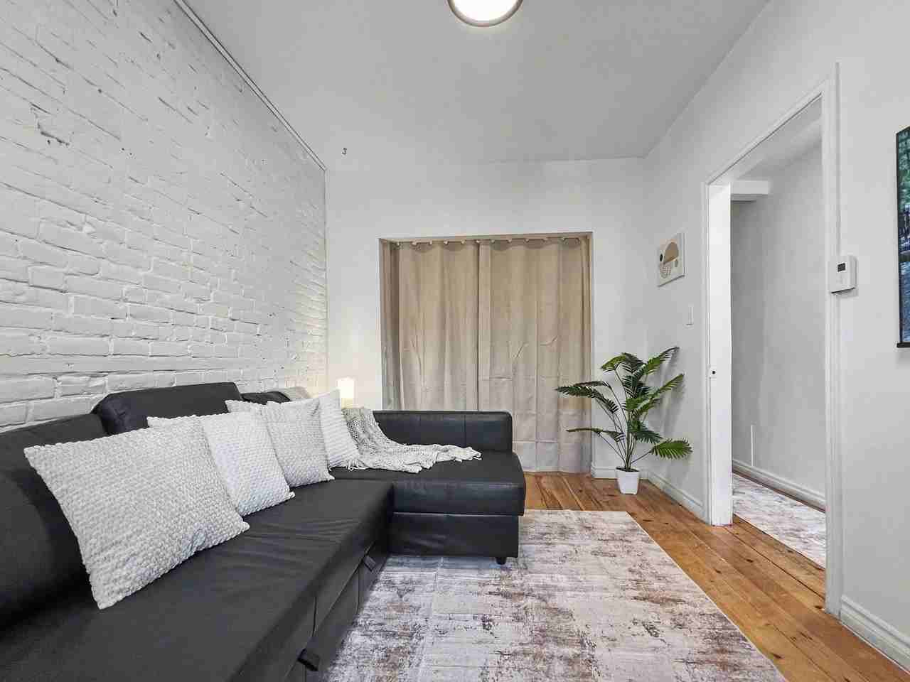 4625 Rue Ontario E #1543127P - Photo 3 of 10