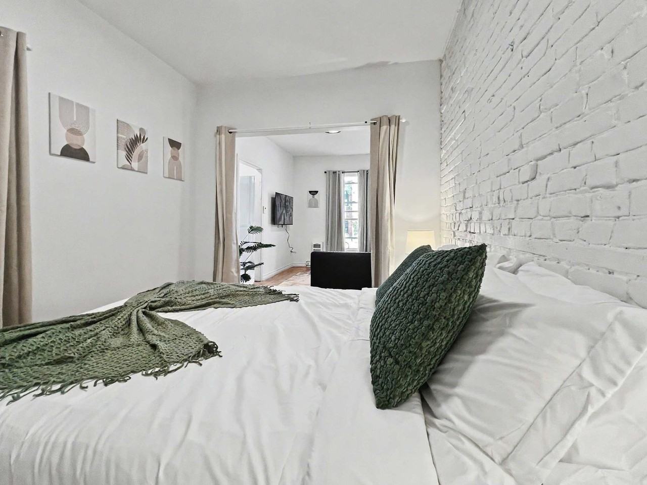 4625 Rue Ontario E #1543127P - Photo 7 of 10