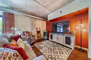 featured image of 1950 W Bellerive Ln