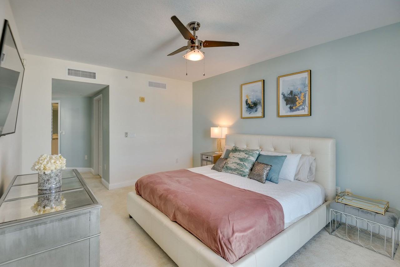 241 Riverside Dr #1546408P - Photo 5 of 18