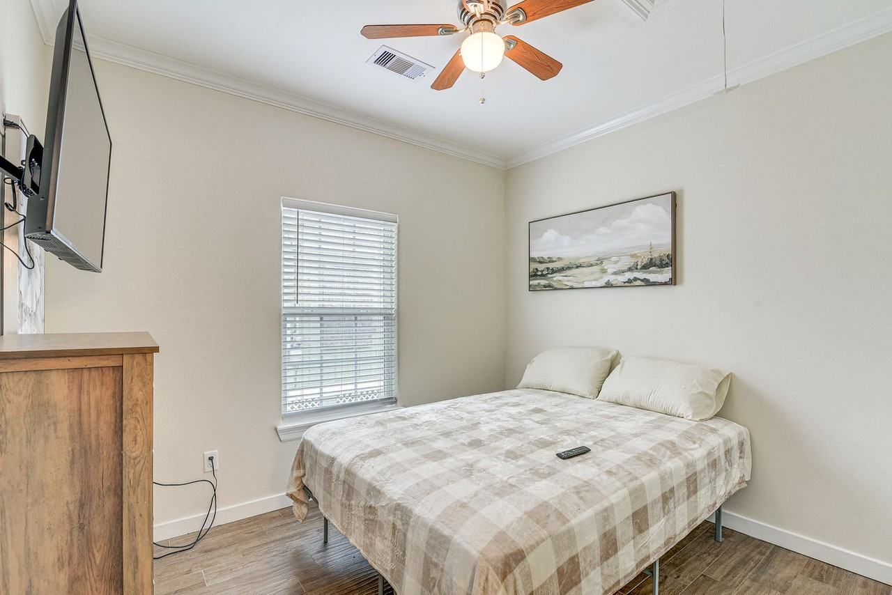 1212 26th St #1545867P - Photo 5 of 20
