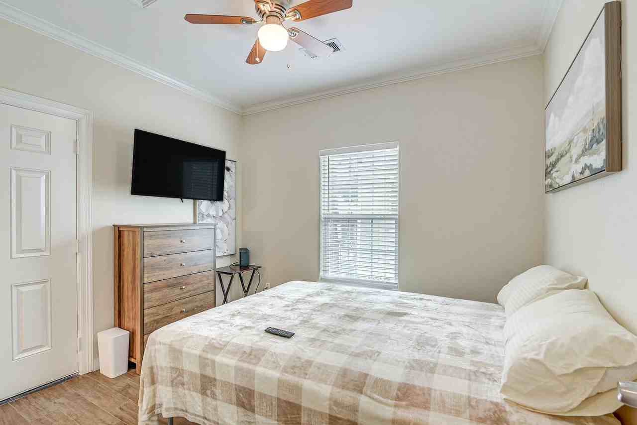 1212 26th St #1545867P - Photo 6 of 20