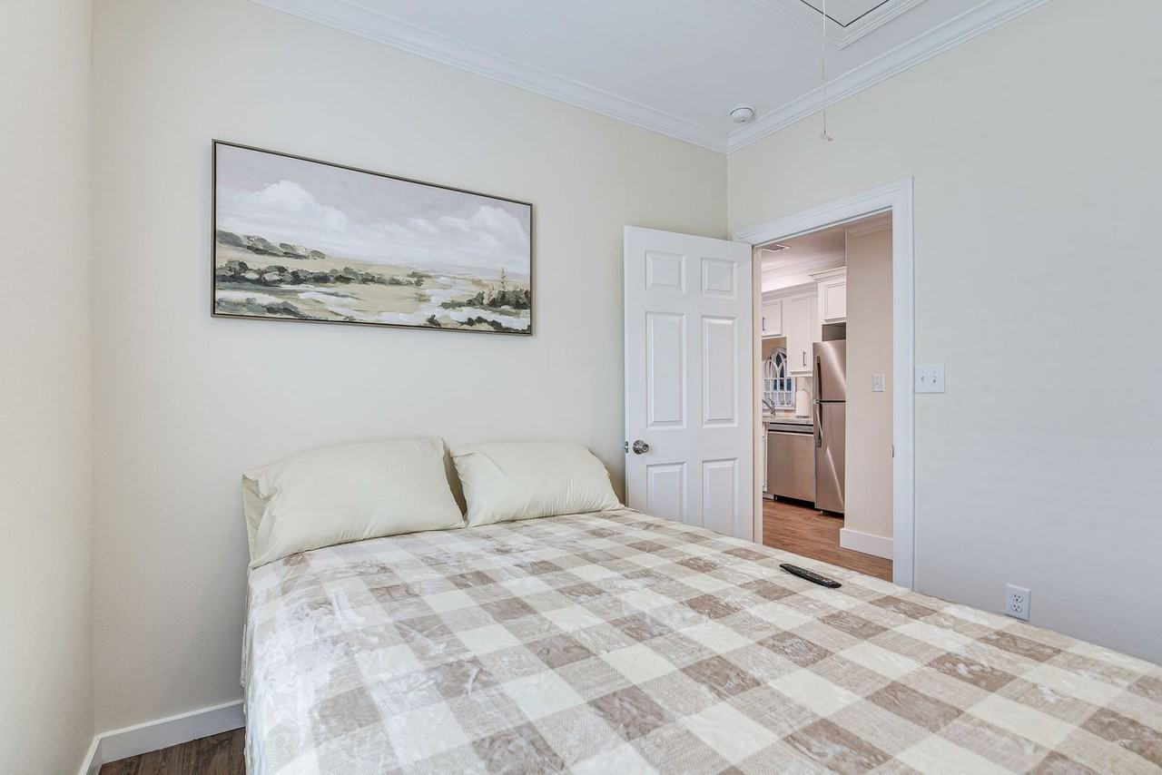 1212 26th St #1545867P - Photo 7 of 20