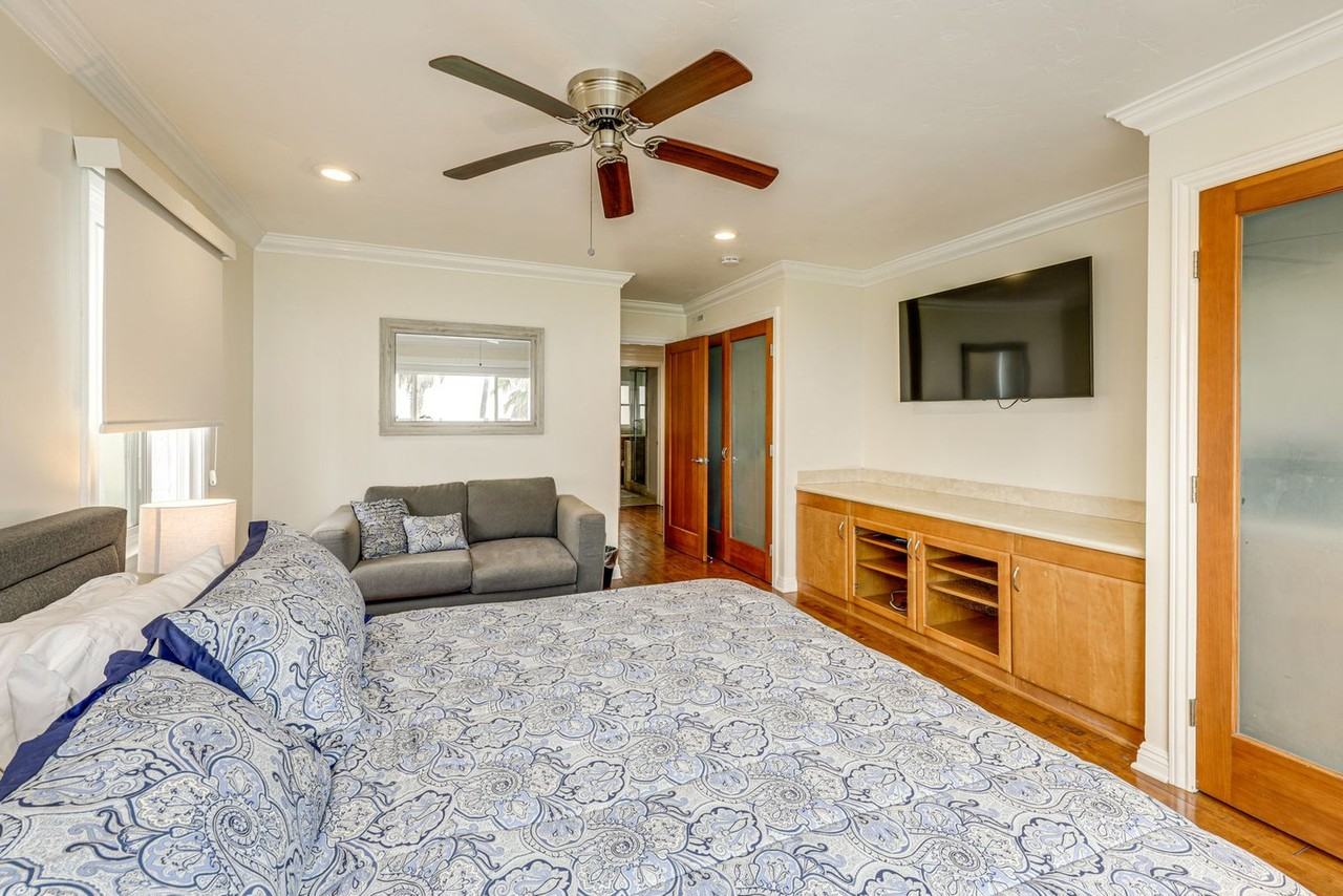 1039 Coast Blvd #1546150P - Photo 6 of 23