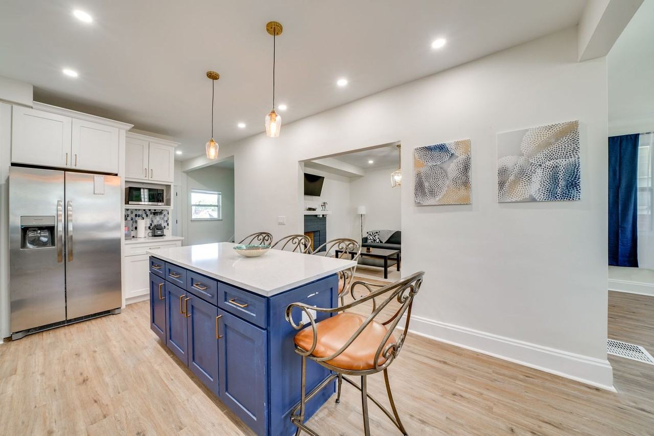 2633 Broadway Ave #1546230P - Photo 7 of 17