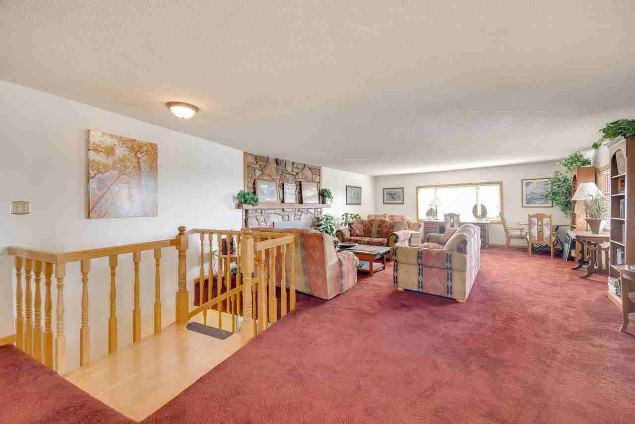19 Crescent Ln #1546447P - Photo 3 of 28