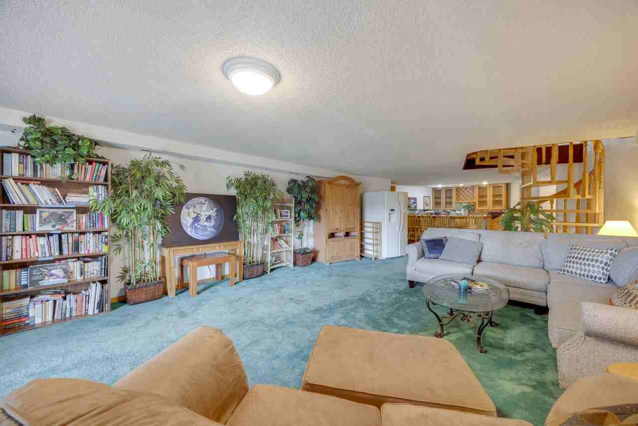 19 Crescent Ln #1546447P - Photo 7 of 28