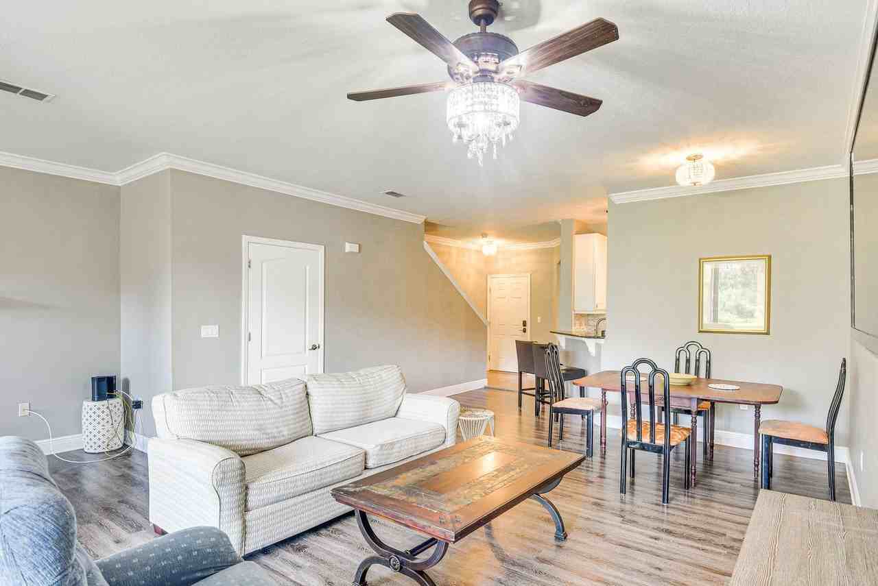 25 Riverview Bnd N #1546088P - Photo 4 of 22