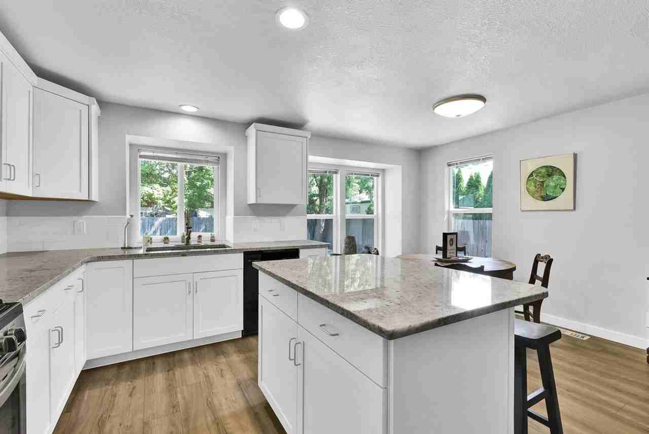 2222 N 27th St #1547102P - Photo 6 of 28
