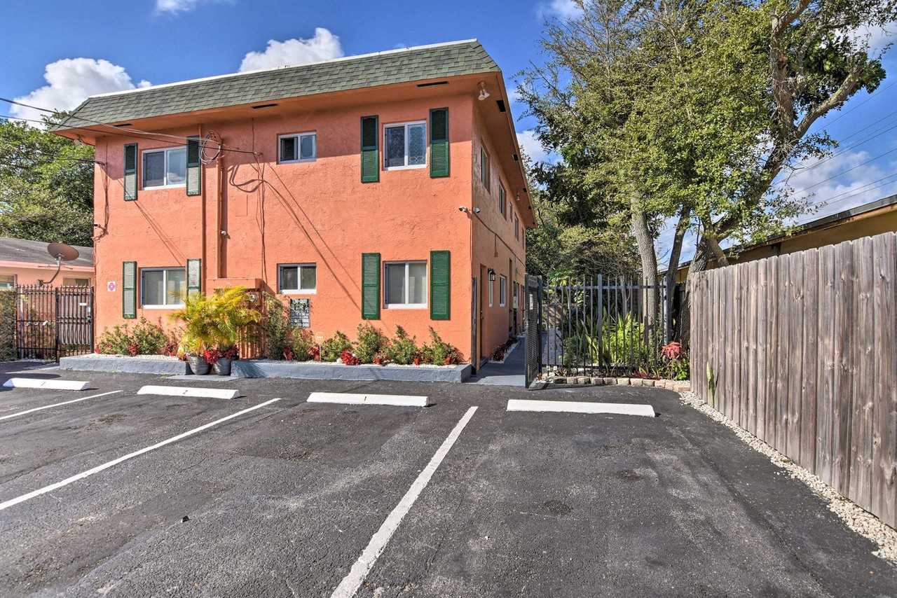 441 Nw 7th Ter #1545951P - Photo 6 of 25