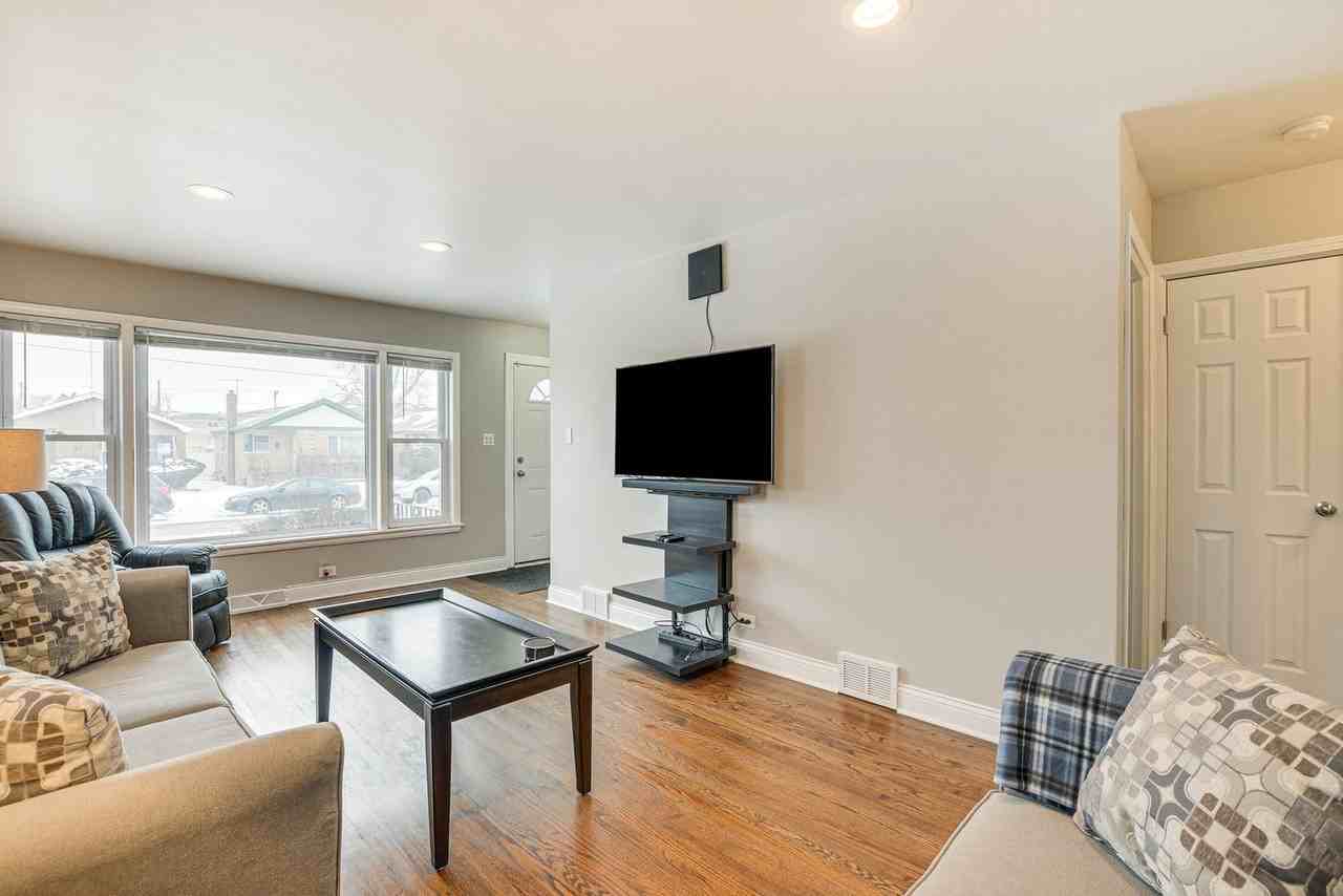 12827 S Morgan St #1546010P - Photo 3 of 27