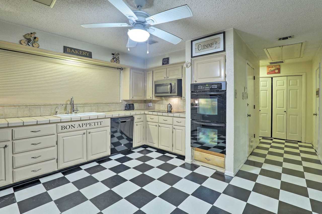 2109 Woodside Dr #1546397P - Photo 5 of 21