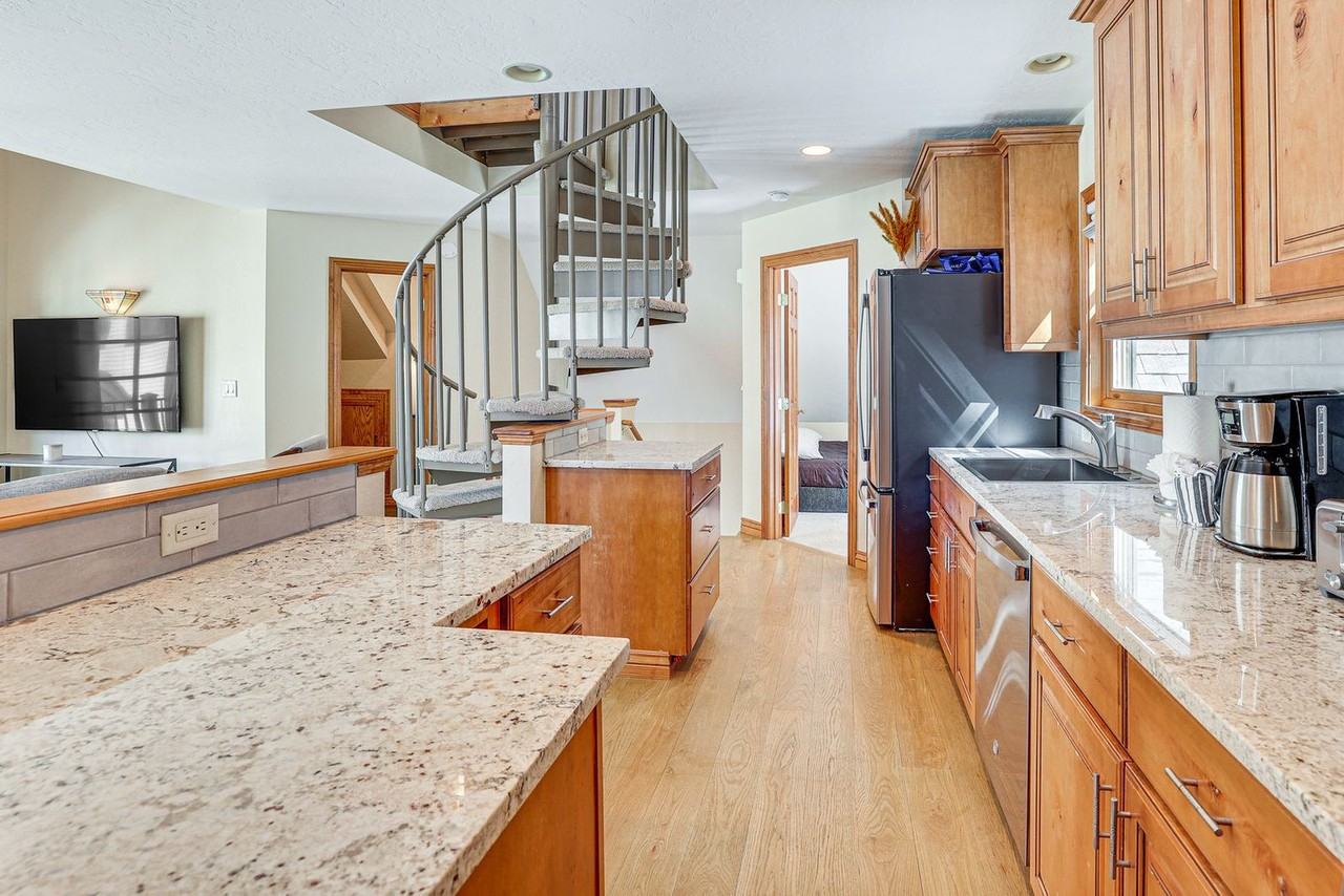 304 N Main St #1545837P - Photo 6 of 19