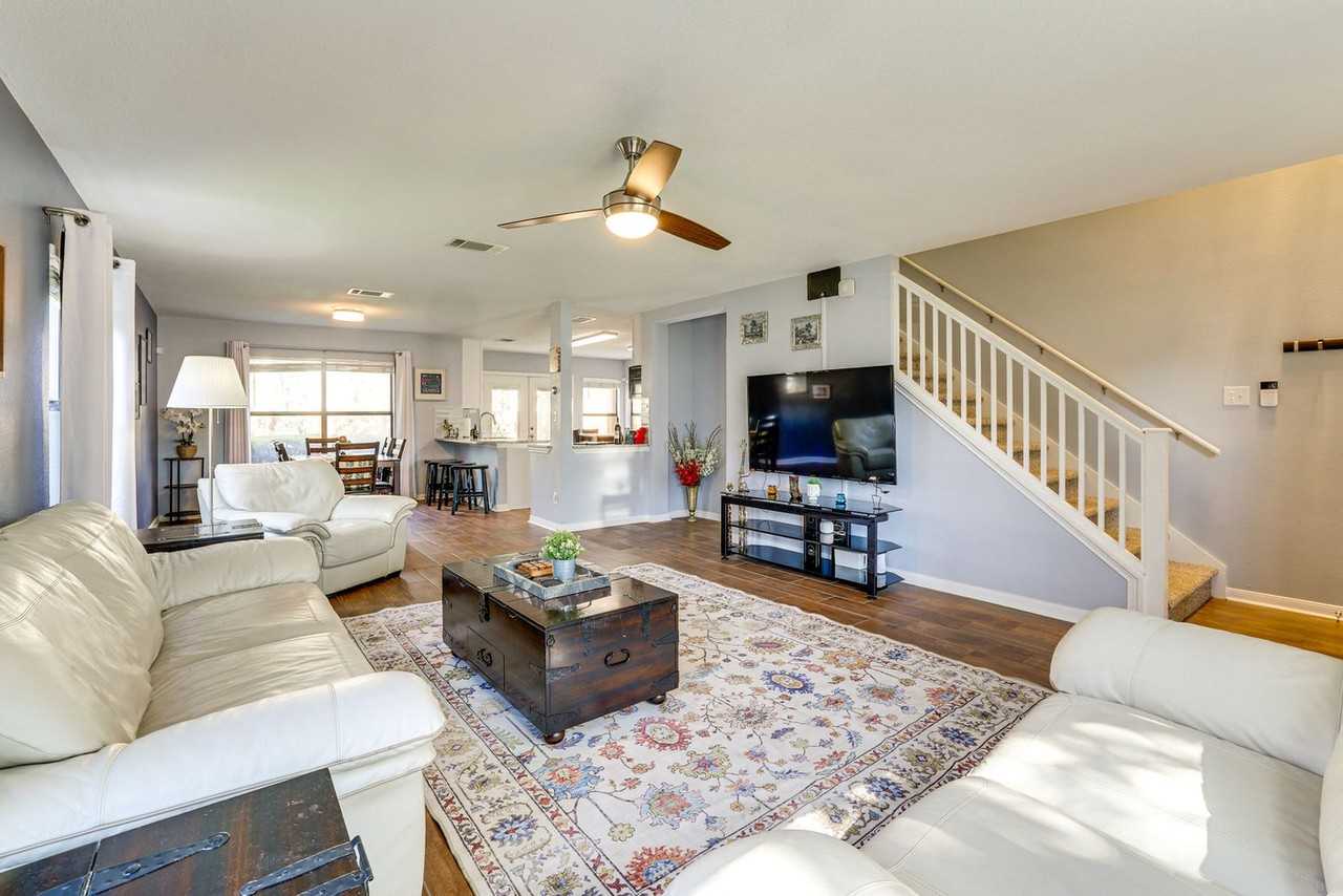 1122 Gruene Rd #1545903P - Photo 2 of 27