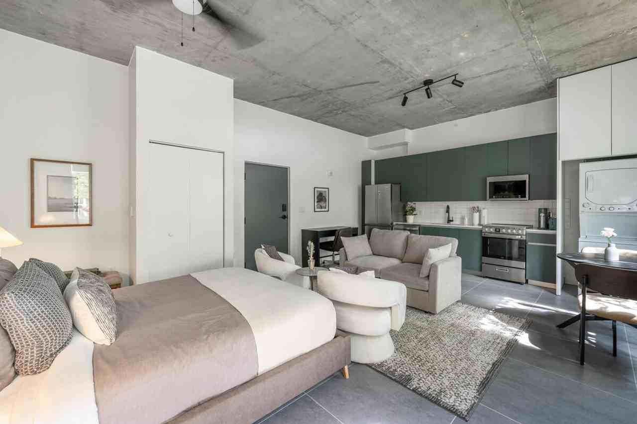 260 Nw 33rd St #1543150P - Photo 3 of 5