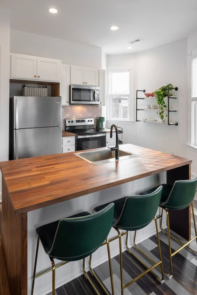 2710 Woodburn Ave #1549782P - Photo 6 of 25